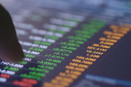 Gráfico do Ibovespa a 205 mil pontos com indicação de segundo turno eleitoral