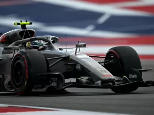 Gabriel Bortoleto pilotando carro da Audi no GP dos EUA em Austin com nova unidade de potência