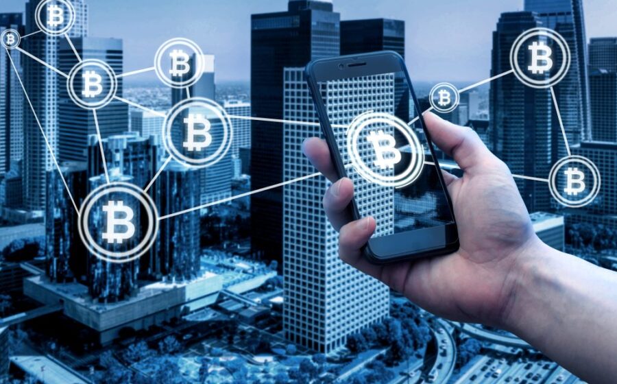 Ilustração de disputa judicial envolvendo corretora Brasil Bitcoin, com símbolo de congelamento de ativos e logotipo da empresa