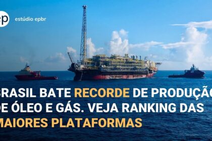 Plataforma de petróleo no pré-sal brasileiro durante produção recorde de 4,6 milhões de barris/dia em agosto