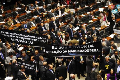 Felipe Sousa Lazaballet, candidato brasileiro à Câmara da Flórida, em retrato de campanha