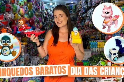 Prateleira de brinquedos com etiquetas de desconto em loja vazia no Dia das Crianças