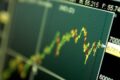 Gráfico: busca 'morar fora' sobe 5000% pós 1º turno 2026; Ibovespa recorde
