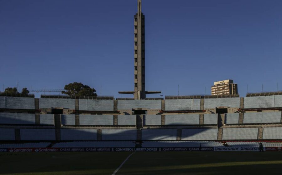 Torcedores do Palmeiras comemoram em Montevidéu antes da final da Libertadores 2024