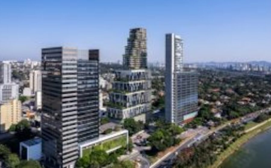 Vista aérea do distrito do Butantã em São Paulo com estação de metrô e novos empreendimentos imobiliários