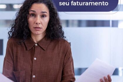 Infográfico comparando propostas de Lula e Flávio Bolsonaro para CLT, MEI e aposentados com ícones de carteira de trabalho e dinheiro