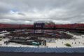 Fãs do BTS em fila sob sol forte no Morumbis com distribuição de água pela polícia