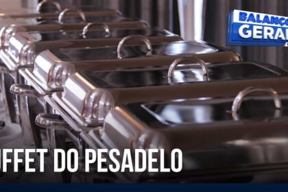 Fachada do buffet Casa do Vovô em Sorocaba com placa de fechado e pais preocupados
