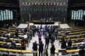 Plenário da Câmara dos Deputados durante votação simbólica do adicional de fronteira