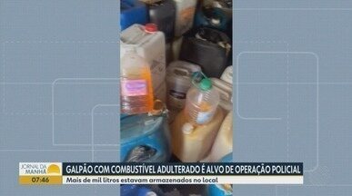 Polícia Militar inspeciona 182 geladeiras roubadas e tambores de fluido de freio adulterado em fábrica clandestina na Grande Curitiba