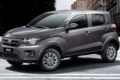Carro GWM zero-quilômetro em concessionária com placa de promoção indicando queda de preço