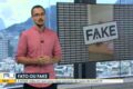 Jornalista verificando fatos em laptop com selo "Checagem" sobre fundo de urnas eletrônicas