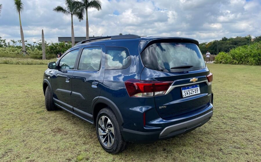Chevrolet Spin 2026 versão Premier preta em destaque com selo desconto CNPJ R$ 13 mil