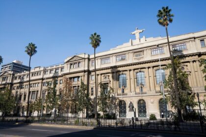 Ranking QS América Latina 2025: UC Chile supera USP em excelência acadêmica
