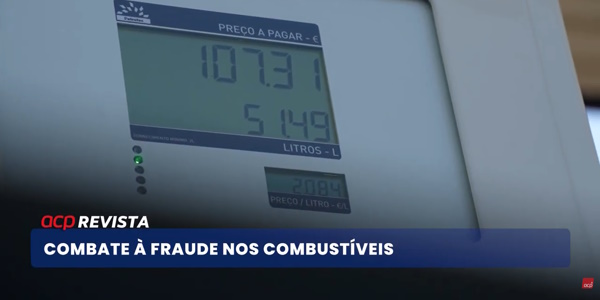 Fiscalização de bomba de combustível com selo da ANP garantindo qualidade e combate à fraude