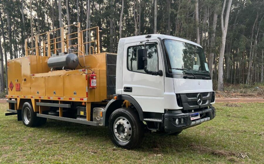 Comboio com estrutura industrial de 162 toneladas cruzando rodovia de MS rumo à fábrica de celulose da Arauco