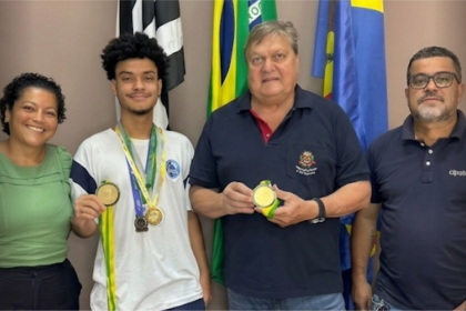 Pedro Henrique Veneranda, 16 anos, aluno da rede pública de Fortaleza com medalhas olímpicas