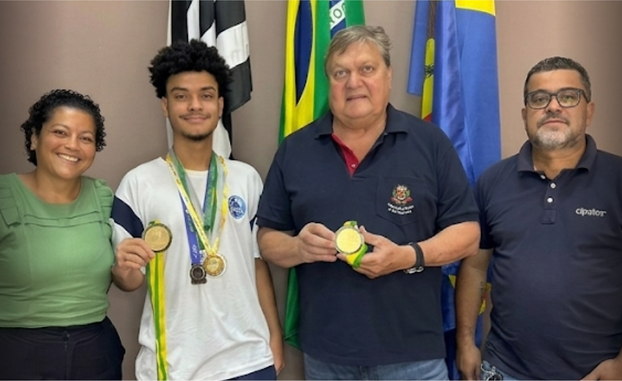 Pedro Henrique Veneranda, 16 anos, aluno da rede pública de Fortaleza com medalhas olímpicas
