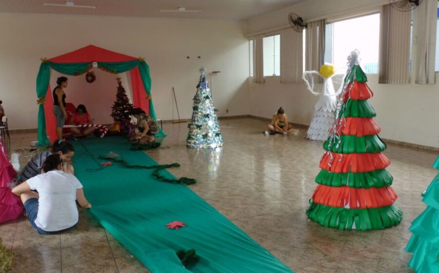 Ana Maria Diniz ensinando walk dance na aula de Natal que originou escola com 1000 alunos