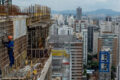 Gráfico de ações de construtoras brasileiras mostra disparidade entre alta/média renda e programas habitacionais