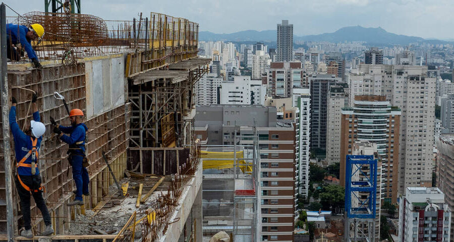 Gráfico de ações de construtoras brasileiras mostra disparidade entre alta/média renda e programas habitacionais