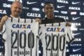 Jogadores do Corinthians com patrocínio Jota na camisa em partida contra Internacional no Beira-Rio pelo Brasileirão