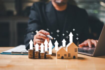 Gráfico de barras mostra alta de 37,5% no crédito imobiliário SBPE, atingindo R$ 132,5 bi em 2025