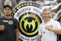 Irmãos Rodrigo e Rogério Nogueira em academia Team Nogueira com alunos treinando