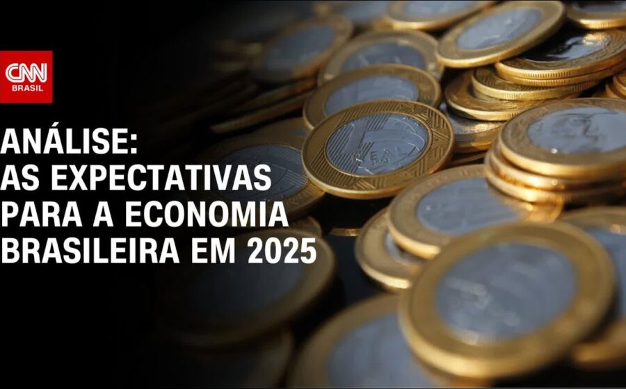 Candidatos em debate presidencial no púlpito, telão ao fundo com gráficos econômicos