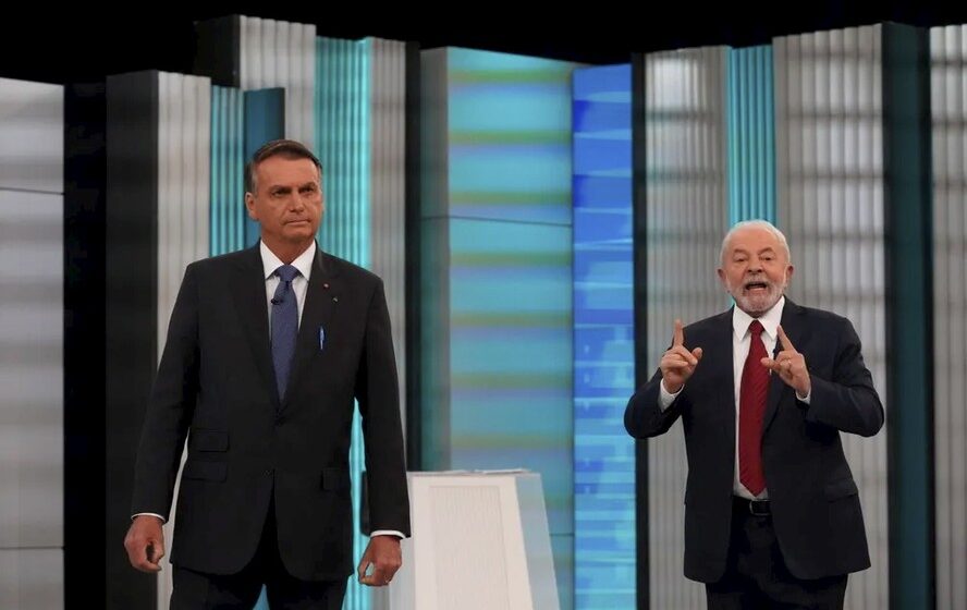 Debate na Globo entre Flávio Bolsonaro e Lula mediado por César Tralli sobre endividamento das famílias brasileiras