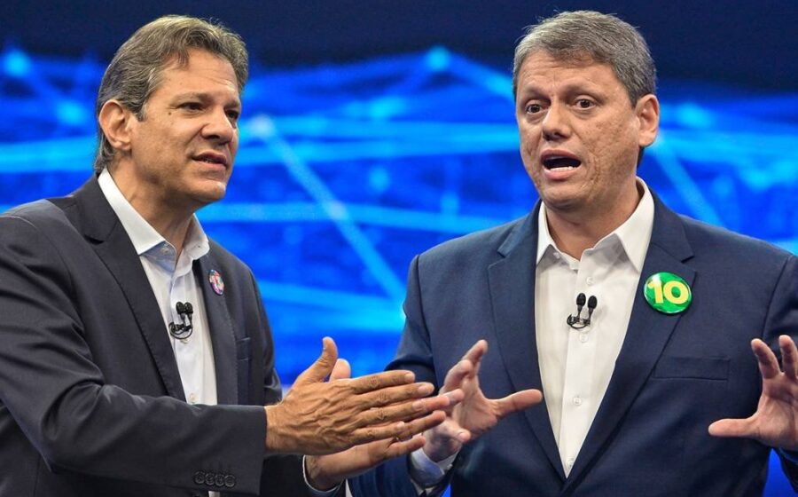 Tarcísio de Freitas e Lula em destaque com Congresso Nacional ao fundo simbolizando disputa política 2030