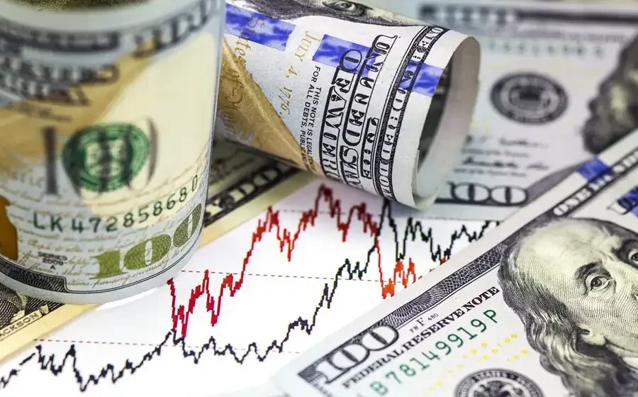 Gráfico mostra dólar recuando para R$ 5,39 após alta histórica de 8,21% e Ibovespa caindo 13,88%