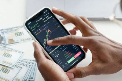 Gráfico financeiro mostra dólar a R$ 5,36 com indicadores de alta e tensão fiscal