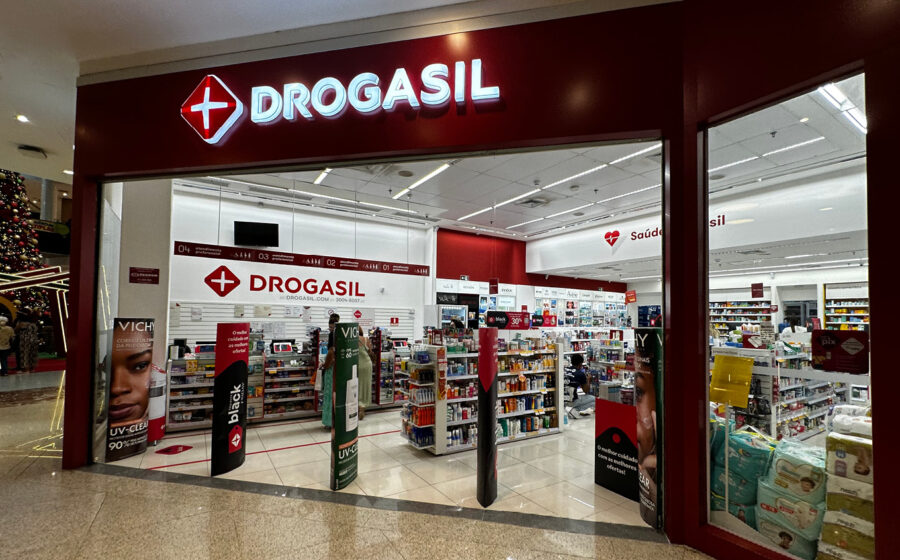 Uniforme do Norde Vôlei com logotipo da Drogasil, primeiro patrocínio esportivo da rede farmacêutica na Superliga Masculina