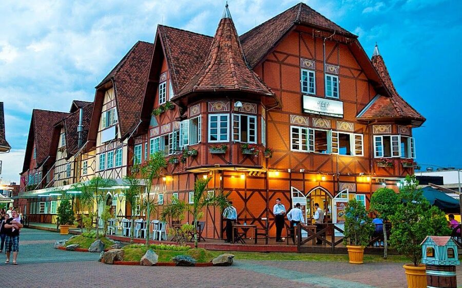 EisenHaus reaberto em Blumenau: fábrica Eisenbahn, chope artesanal, rock ao vivo e costela do chef Fogaça