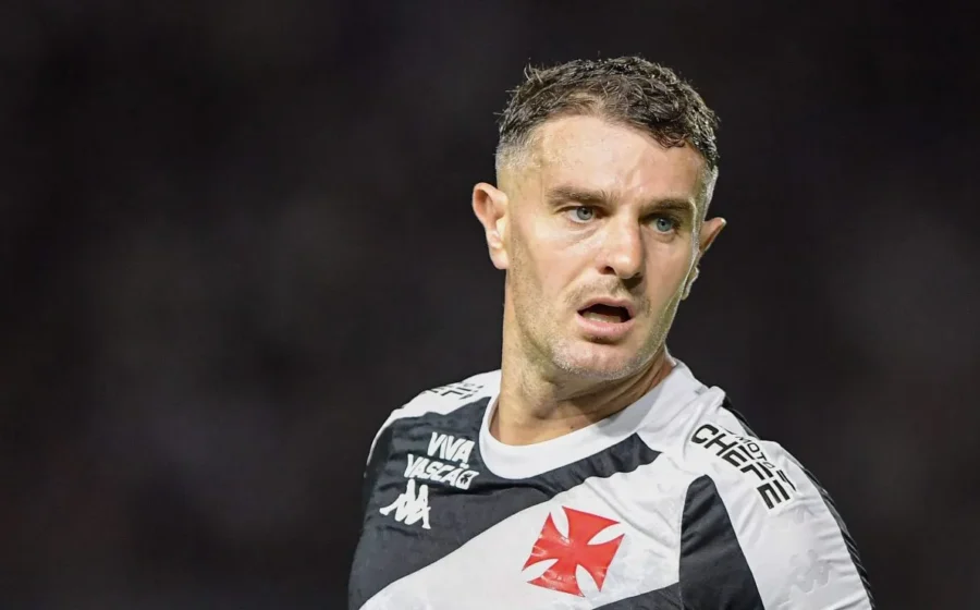 Jogadores do Vasco cabisbaixos após eliminação para o Boca Juniors no Maracanã pela Sul-Americana