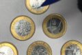 Empresário cearense segura moedas raras de R$ 1 valorizadas por colecionadores