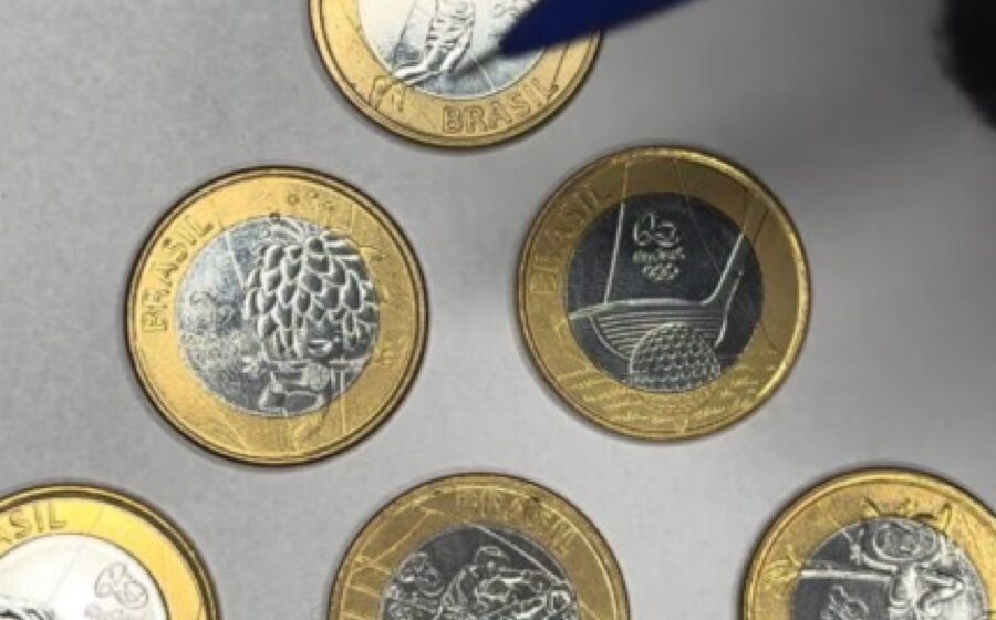 Empresário cearense segura moedas raras de R$ 1 valorizadas por colecionadores