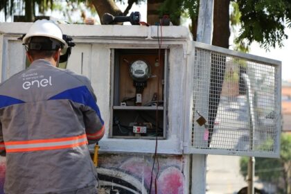 São Paulo no escuro durante apagão da Enel que afetou 3 milhões e gerou multa de R$ 11,4 mi do Procon
