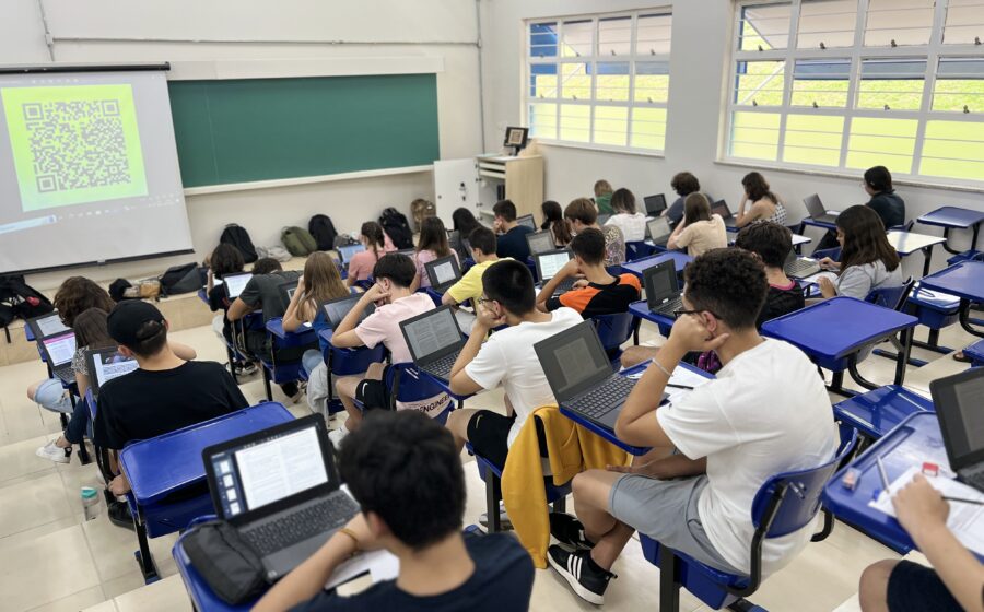 Prédio da Portal Bilingual School em Sorocaba, sede do Ensino Médio 2027 com mentoria quinzenal e diploma duplo Brasil-EUA