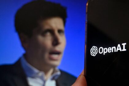 Ex-engenheiro da OpenAI preso por espionagem com dispositivo de gravação oculto