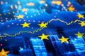 Gráfico mostra queda do euro para mínima de 17 meses com bandeira da França ao fundo