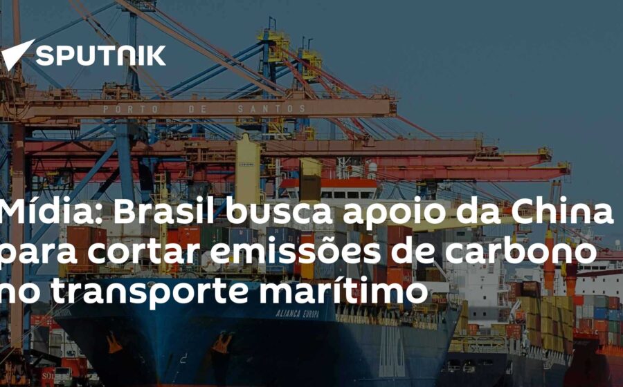 Painéis solares e turbinas eólicas chinesas representando exportações de tecnologia limpa que evitam emissões globais