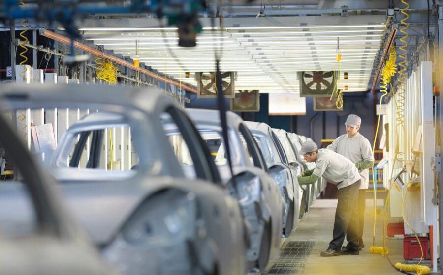 Fábrica da Jaguar Land Rover fechada em Itatiaia RJ com portões trancados