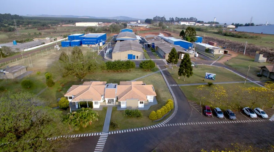 Obra da fábrica de vacinas Tecpar em Maringá (PR), 65% pronta, prevê 7 milhões de doses de varicela para SUS em 2027