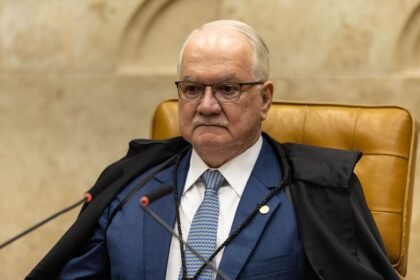 Edson Fachin, presidente do STF, em sessão plenária decidindo arquivamentos no Inquérito das Fake News