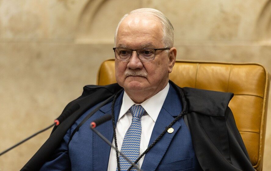 Edson Fachin, presidente do STF, em sessão plenária decidindo arquivamentos no Inquérito das Fake News