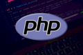 Alerta de segurança cibernética: logotipo PHP com sinal de perigo sobre interface do SEI