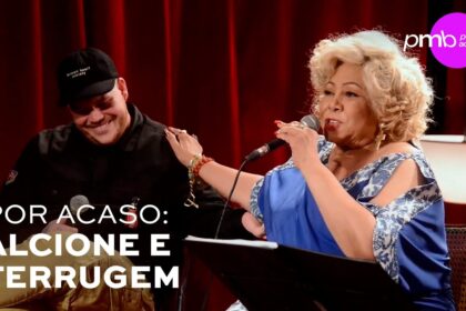 Ferrugem no palco gravando álbum tributo Legado cantando Alcione teatro Rio Janeiro