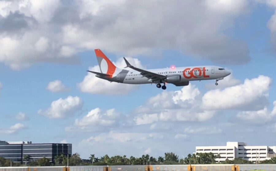 Avião da Gol no Aeroporto de Brasília com rota para Miami cancelada
